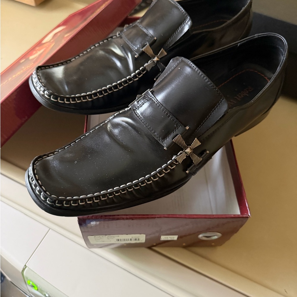 Robert Wayne Black Slip-On Moc Toe Loafers with Silver Accent